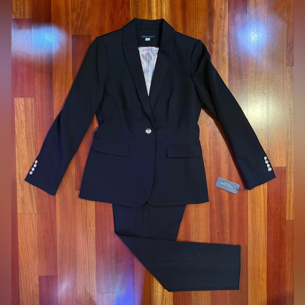NWT Tommy Hilfiger Women’s Black Suit, 6/8